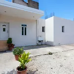 Zacharias Apartments